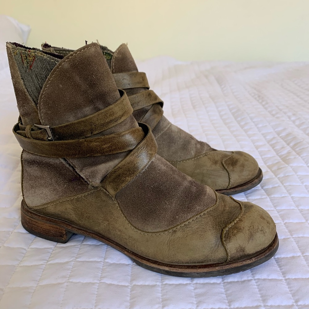 morenatom distressed boots  size 7
